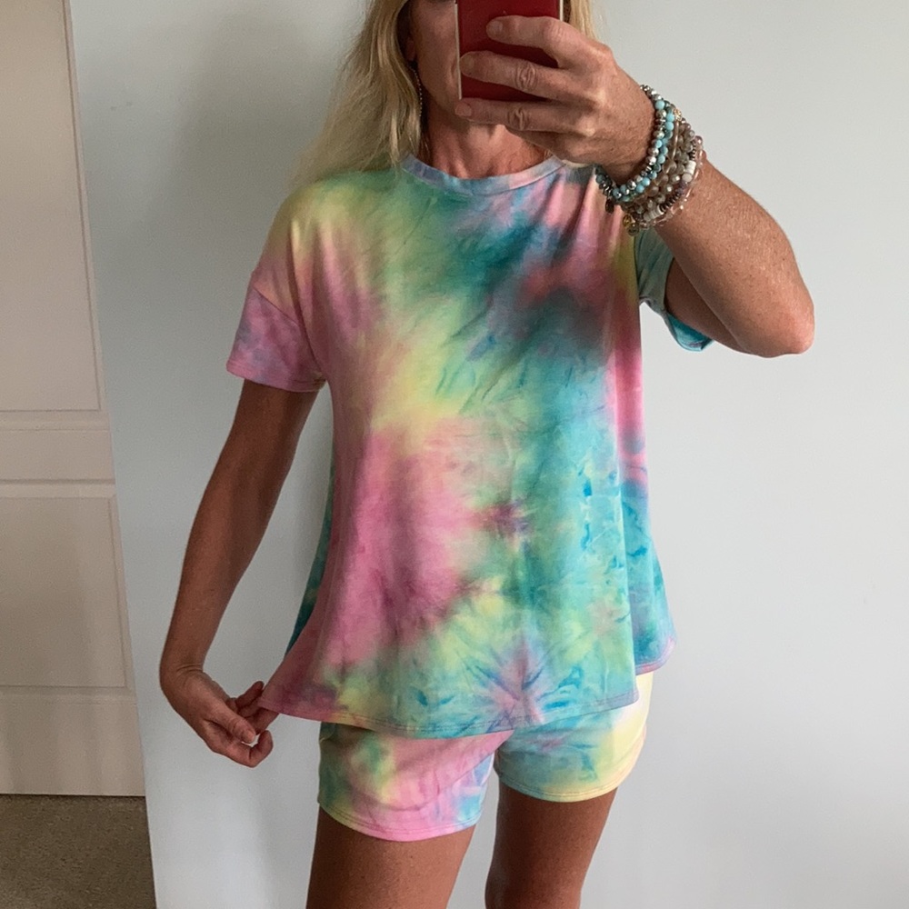 Tie Dye Top & Shorts Lounge Set - Picture 6 of 10